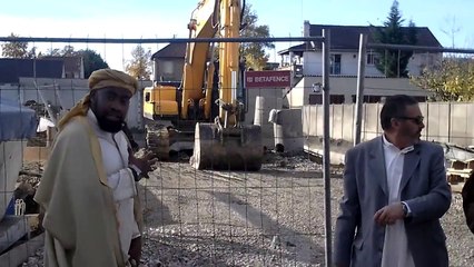 said mohamed djibrile avec le président de lassociation ascem مَشْرُوْع بِنايَة مسجد