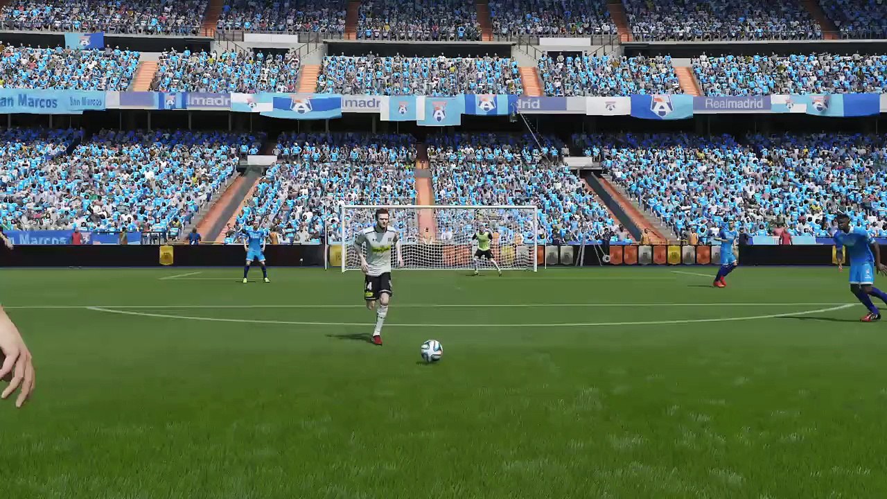 FIFA 15 gol mitad de cancha sin arquero adelantado