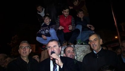 PAZAR MEYDANINDA AK PARTİ COŞKUSU