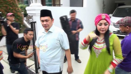 Tanpa Farhat Abbas, Regina Kesepian?