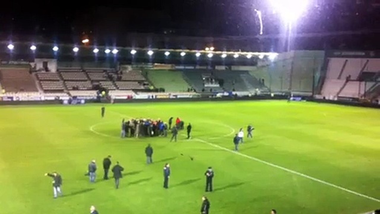 Η συνομιλία του Γιάννη Αλαφούζου με τους οπαδούς του Παναθηναϊκού και τα συνθήματα κατά του