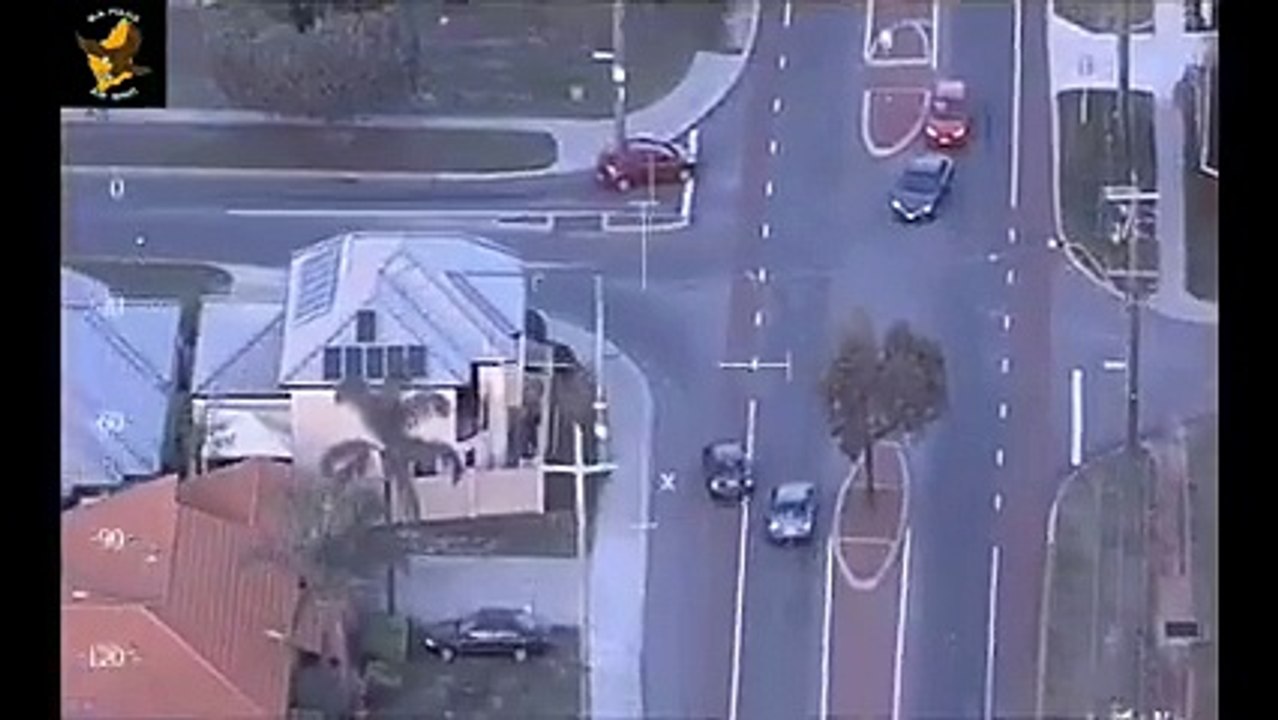 These are Australian police   Where will flee