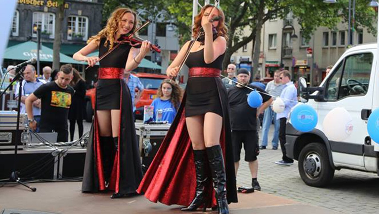 Electric Violinen Show Laruan - performance on the day of Israel in Cologne