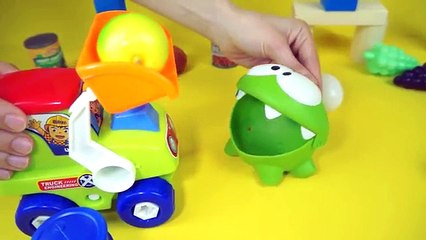 Om Nom Monster Frog (Cut The Rope) Play the FOOD GAME Puzzle - Videos for Kids