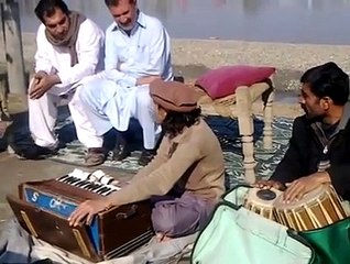 Скачать видео: Pashto maylas program tang takor rabab mangay, armani tapay, ghamjanay tapay, pashto girls dance, da dubai musafar, da saudi musafar, pashto funny drama