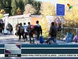 Medio millar de refugiados esperan cruzar de Austria a Alemania