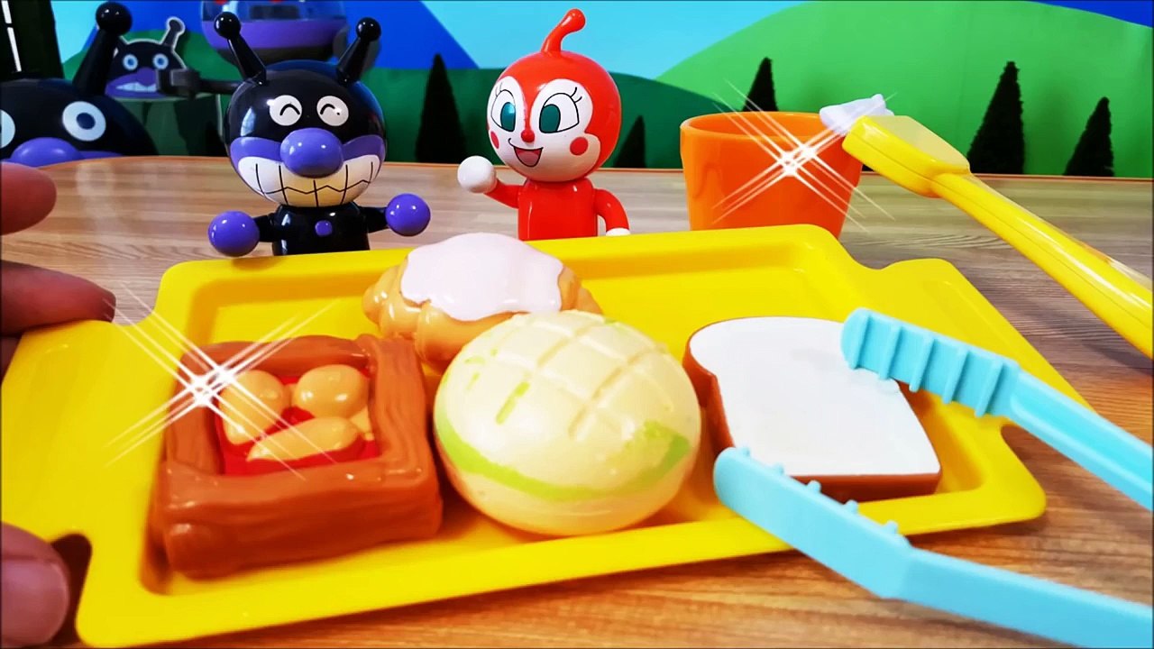 アンパンマンおもちゃアニメ❤パン工場から焼きたてパンを！バイキンマンの巻
