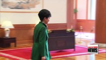 Live: President Park, Abe hold historic first summit