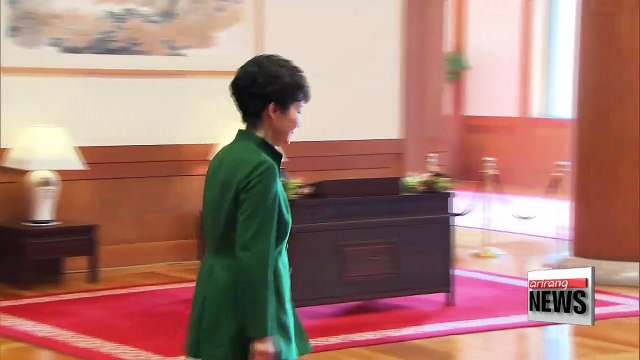 Live: President Park, Abe hold historic first summit