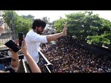 (Video) Shahrukh Khan Celebrates 50th Birthday With FANS @ Mannat