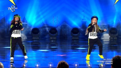 Raya Demirhan - Dzhennifer Nkoane 'Şarkı Performansı' - Yetenek Sizsiniz Türkiye 31 Ekim 2015