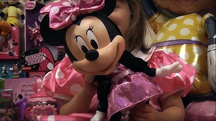Disney Junior Videos Minnie Mouse Super Giant SURPRISE EGG WORLDS BIGGEST Minnies Bowtique
