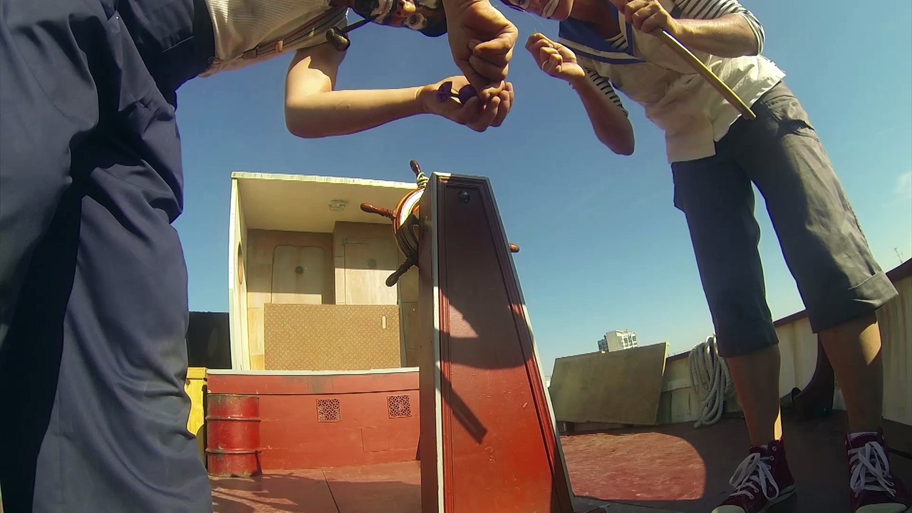 Marins, spectacle visuel et burlesque