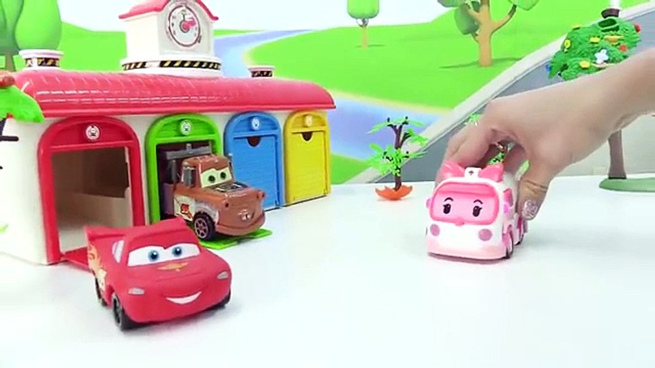 SAVE THE KITTEN! Lightning McQueen & Mater - Toy Car Rescue Stories!