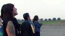 Hanging out with a skydiver and a plane sur Vimeo