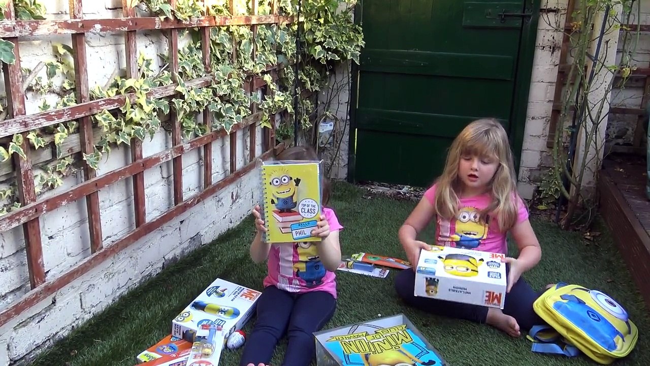 2015 Minions Movie Toys Surprise Backpack Bag Banana Song + Minion Surprise Eggs Kids Vide