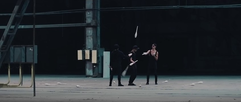 Insane Juggling Choreography Performance with 3 artists!