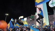 Los fans del Boca Juniors celebran la victoria de su equipo