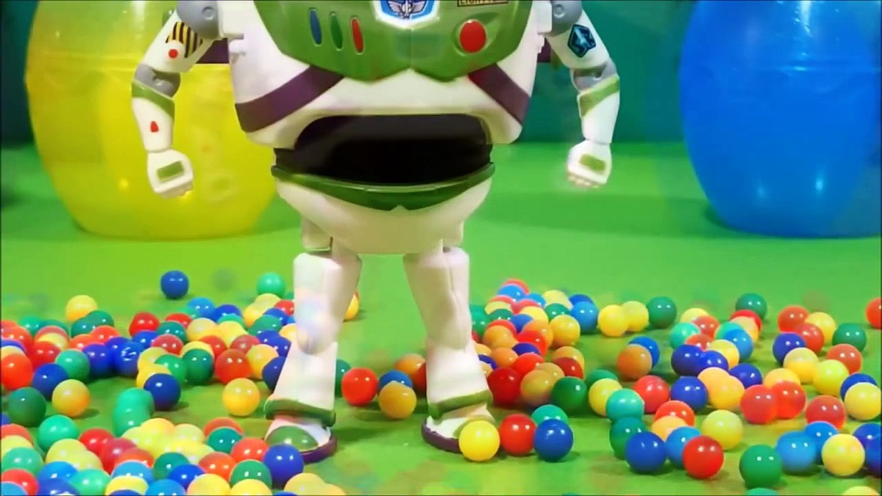 アンパンマンおもちゃアニメ❤トイ・ストーリーのバズ・ライトイヤー出現！ Anpanman to...