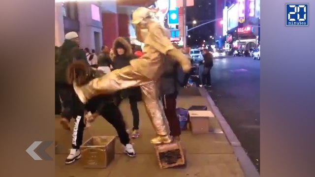 Il se prend un kick dans la tête ! - Le rewind du lundi 2 novembre.