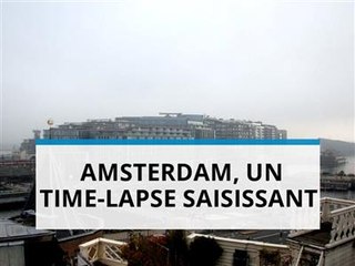 Amsterdam en plein brouillard, le time-lapse captivant