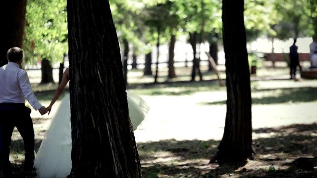 Невеста поет на красиво на свадьбе