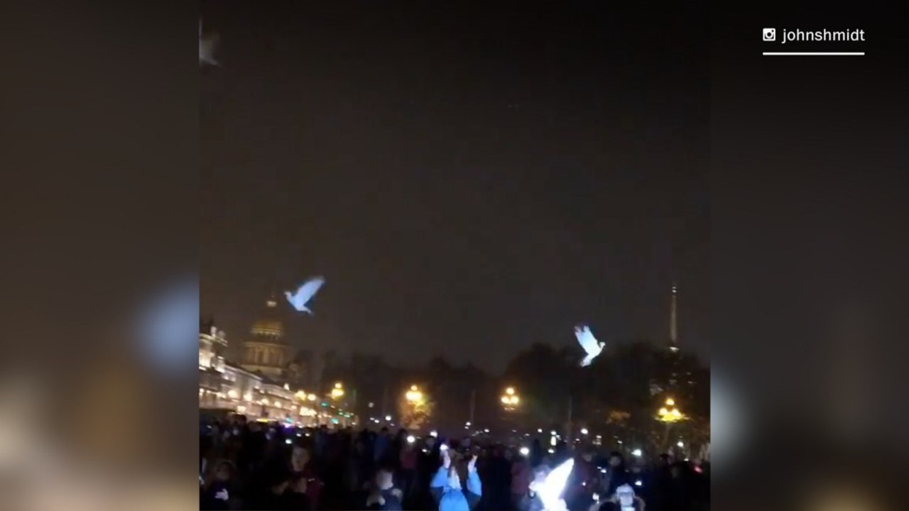 Social video shows St. Petersburg mourning Russian jet crash