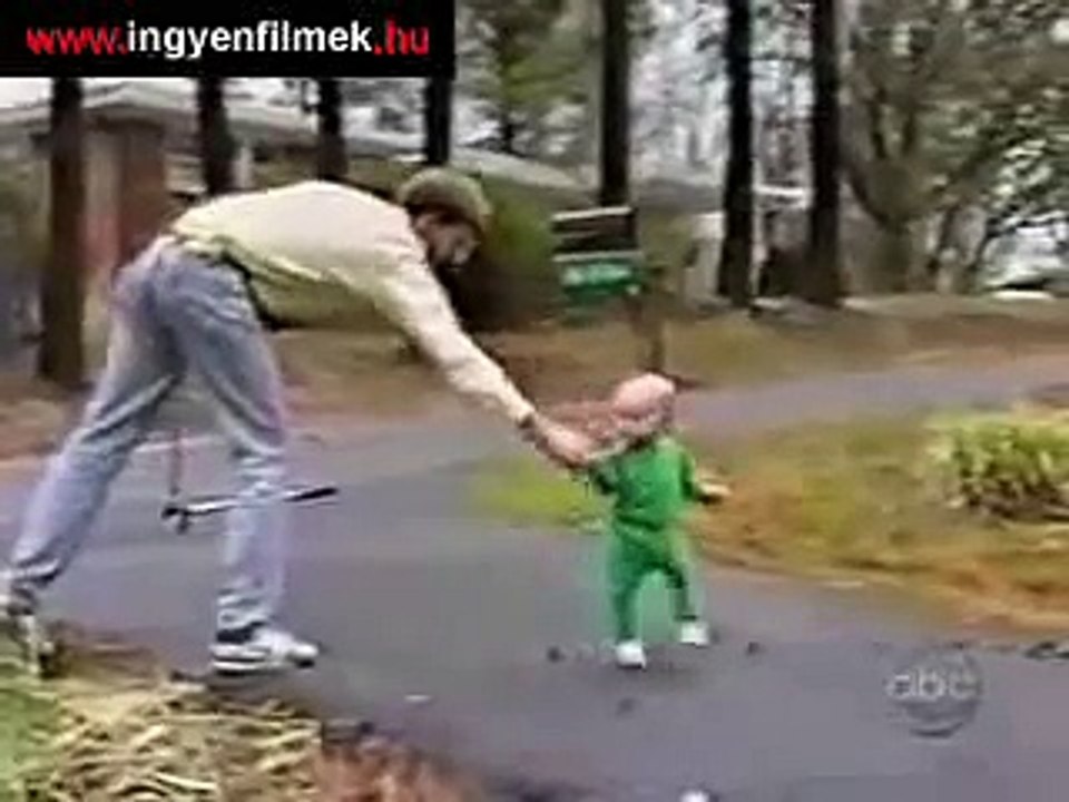 Baby funny falls.flv