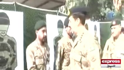 Army Chief distribute Prizes