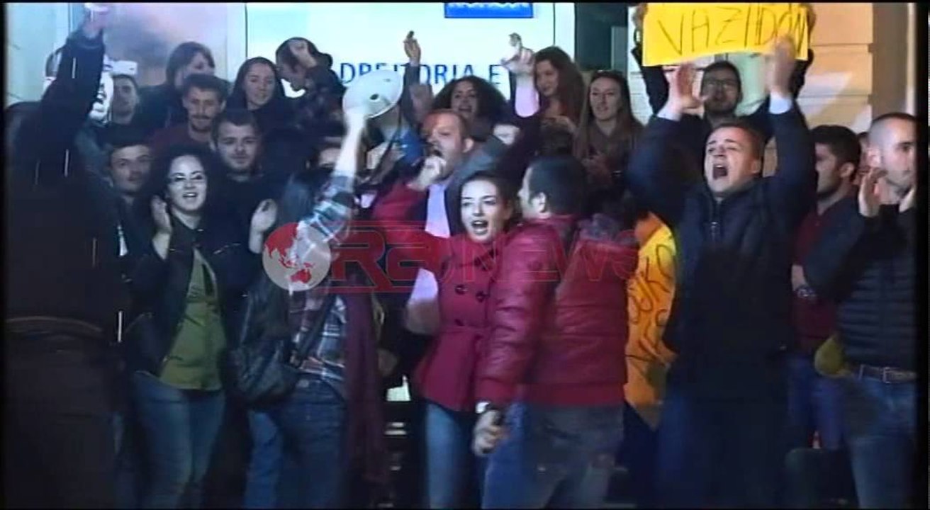 Lirohen studentët që gjuajtën me vezë në drejtim të kryeministrit- Ora News- Lajmi i fundit-