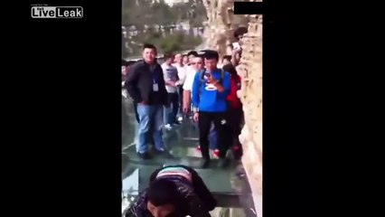 LiveLeak - Guy who has an extreme fear of heights