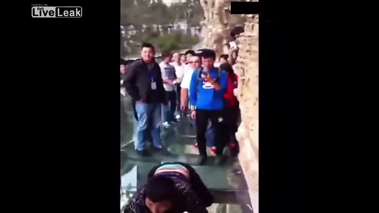 LiveLeak - Guy who has an extreme fear of heights