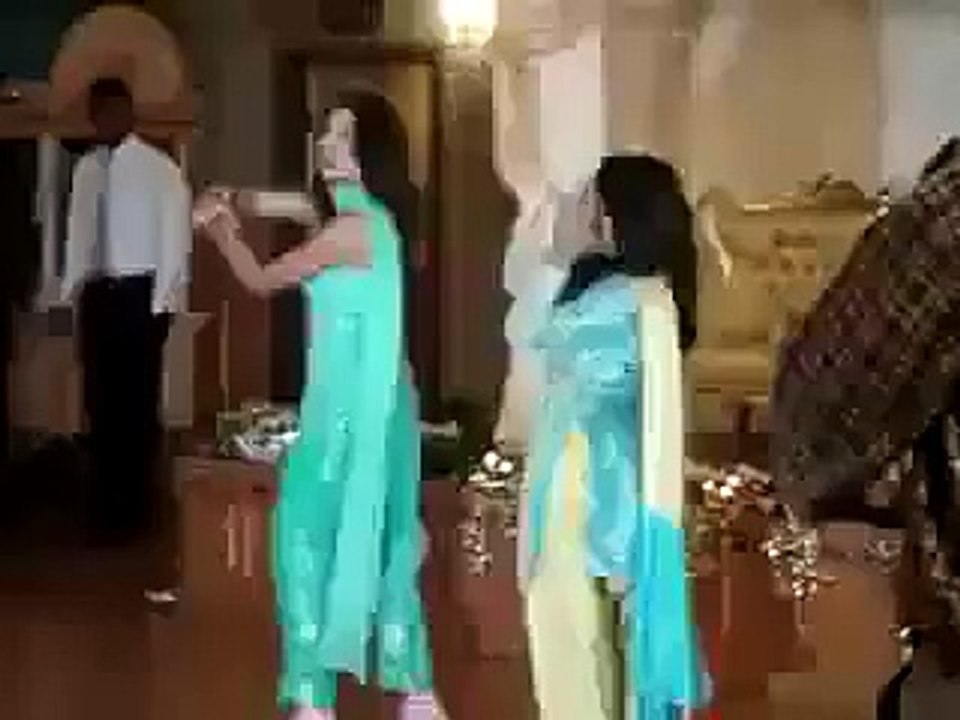 Crazy kia re Dance on Mehndi