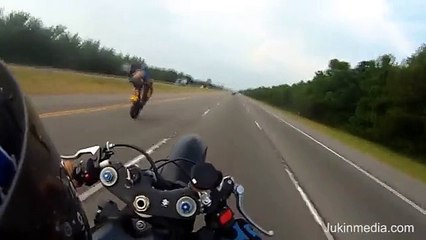 à 150km/h en wheelie il perd le contrôle de sa moto et se crash