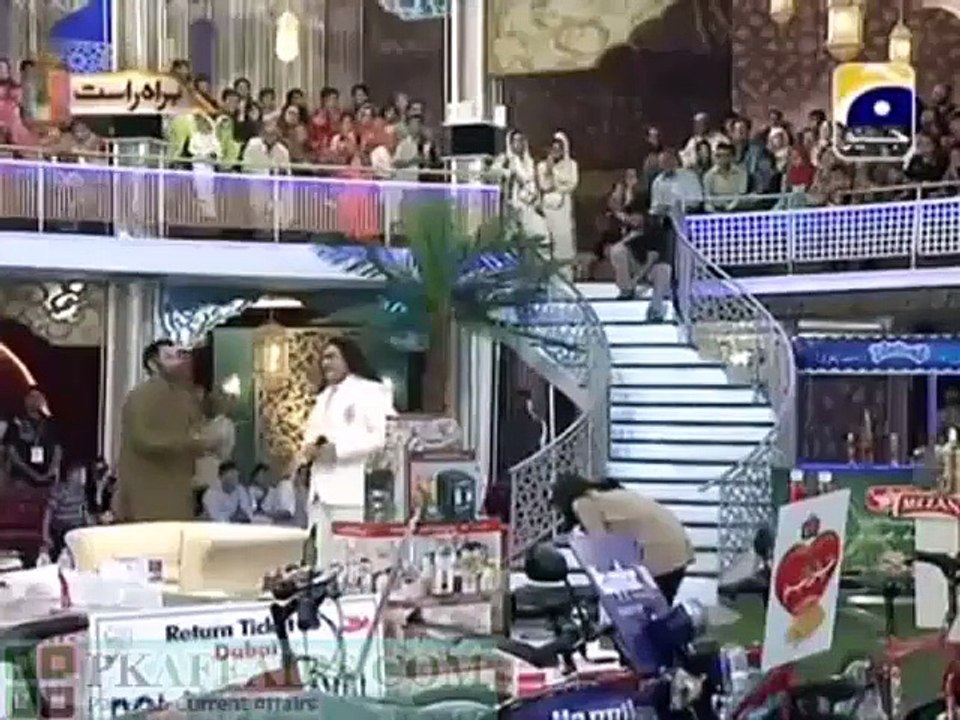 Amir Liaquat Hussain Insulted Tahir Shah(Eye to Eye Singer) During Aftar Transmission