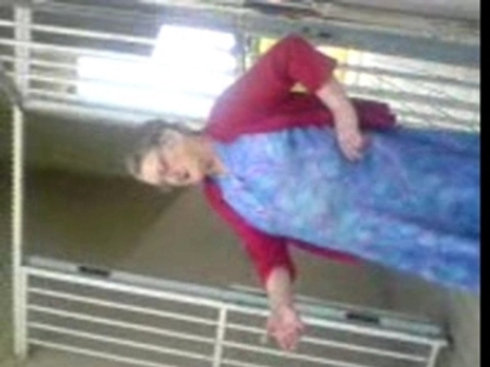 Mamie chat ! celle ki mangeai les chat !