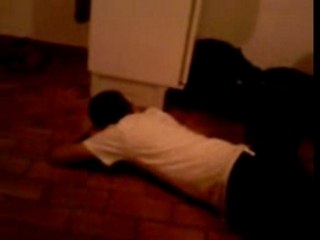 momo par terre !! c une star lol