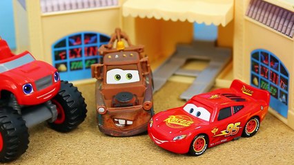 Hot Wheels Double Destruction Disney Cars and Blaze and the Monster Machines Crash Head to