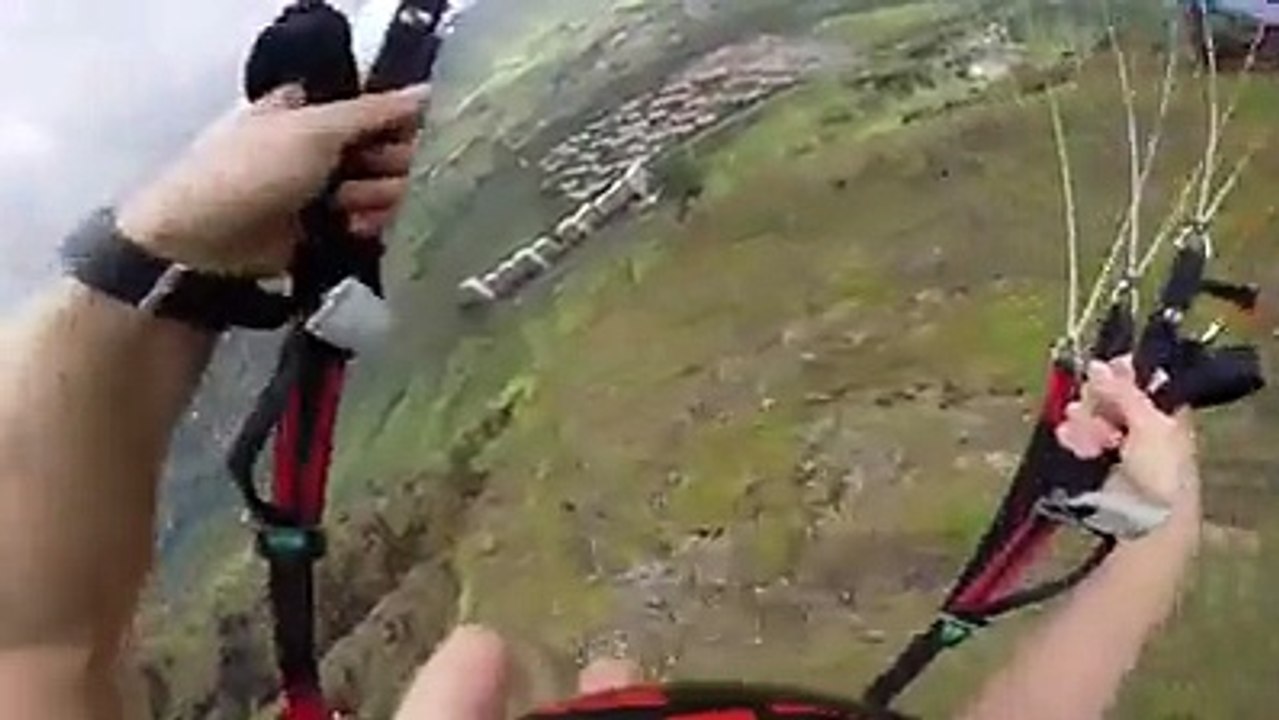 Insane para glider threads the needle between two high rises