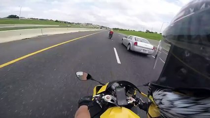 Un Motard Dépasse à Plus de 300 km/h sur l'Autoroute 🏍️