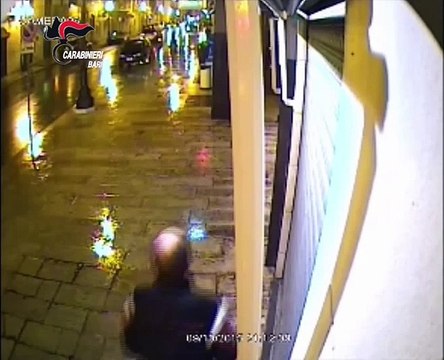 Barletta: preso il rapinatore maldestro di farmacie - ecco il VIDEO diffuso dai Carabinieri
