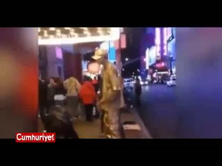 Kutudaki parayı çalmak isterken tekmeyi yedi