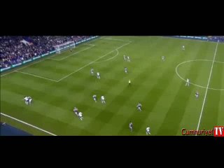 Tottenham'ın golüne sevinen hakem