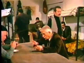 Tövbekar Filmi Mapushane Sahnesi - Kadir İnanır - Garip başım duman.flv