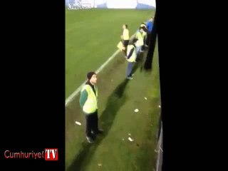 Yan hakeme sulu şaka