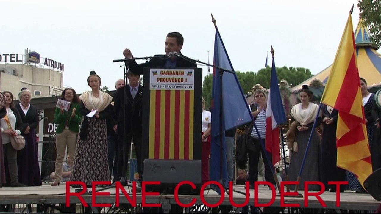 Manifestation du 24 octobre 2015 à Arles - Gardaren Provènço Discours avec Mandy Graillon Corentin Carpentier Bravo