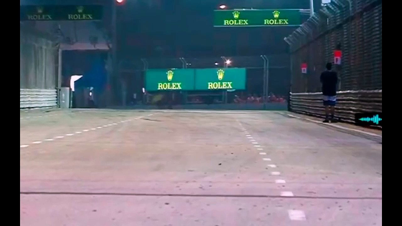 F1 : Un fan sur la piste du circuit de Singapour