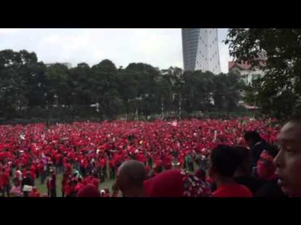 Red shirt crwod in Padang Merbuk