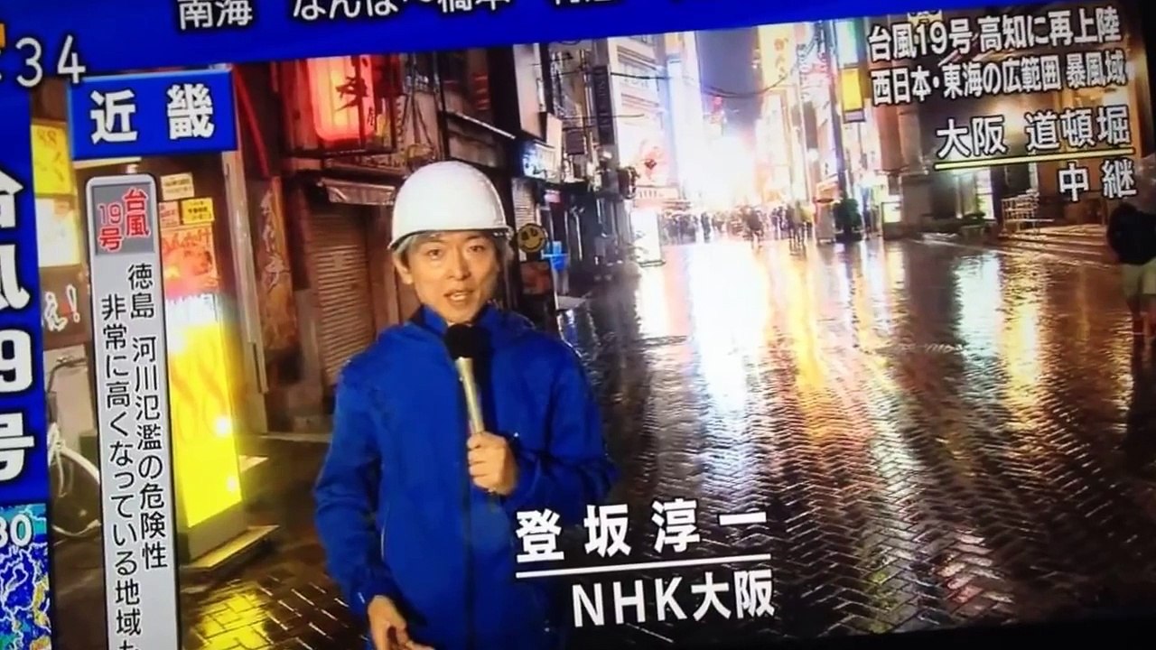 NKH登坂アナ麻呂が台風19号の中継に出演！大阪･心斎橋　2014年10月13日