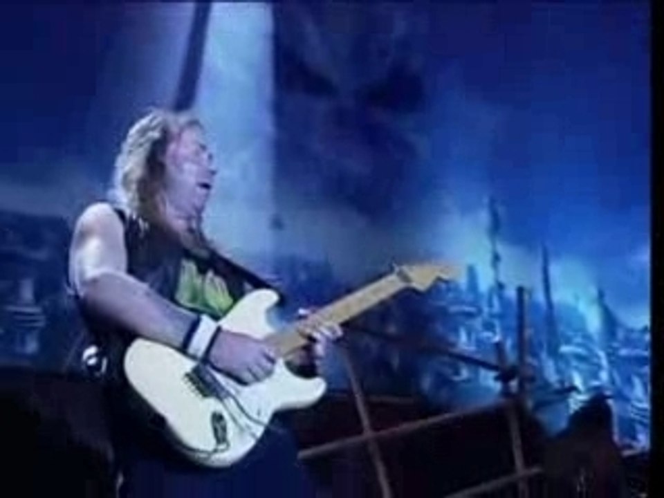 15-Iron Maiden - Run To The Hills
